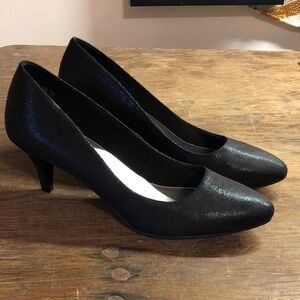 FIONI Clothing Black Shimmer Pump with Low Heel